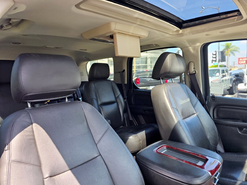 Used 2012 Cadillac Escalade Luxury RWD image 31