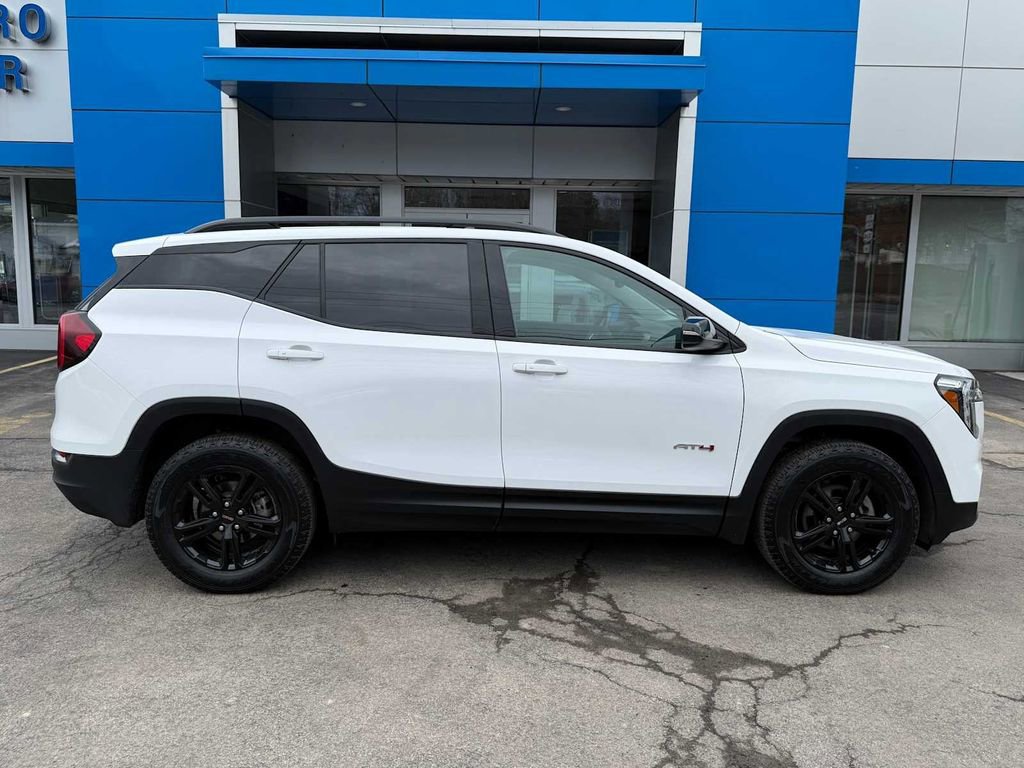 Used 2023 GMC Terrain AT4 image 4