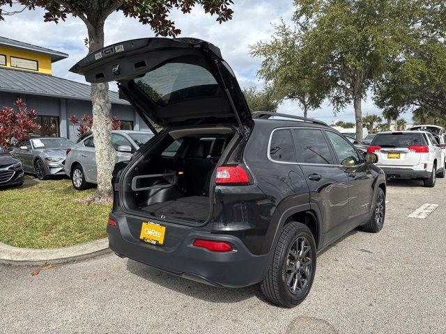 Used 2016 Jeep Cherokee Latitude w/ Comfort/Convenience Group image 18