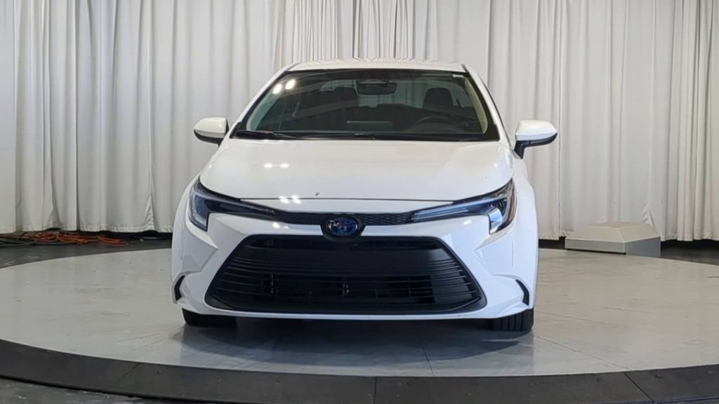 Used 2023 Toyota Corolla LE FWD image 4