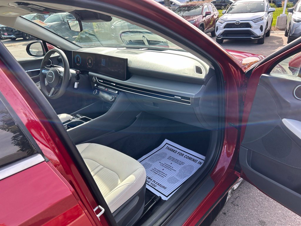 Used 2025 Hyundai Sonata SEL FWD image 10