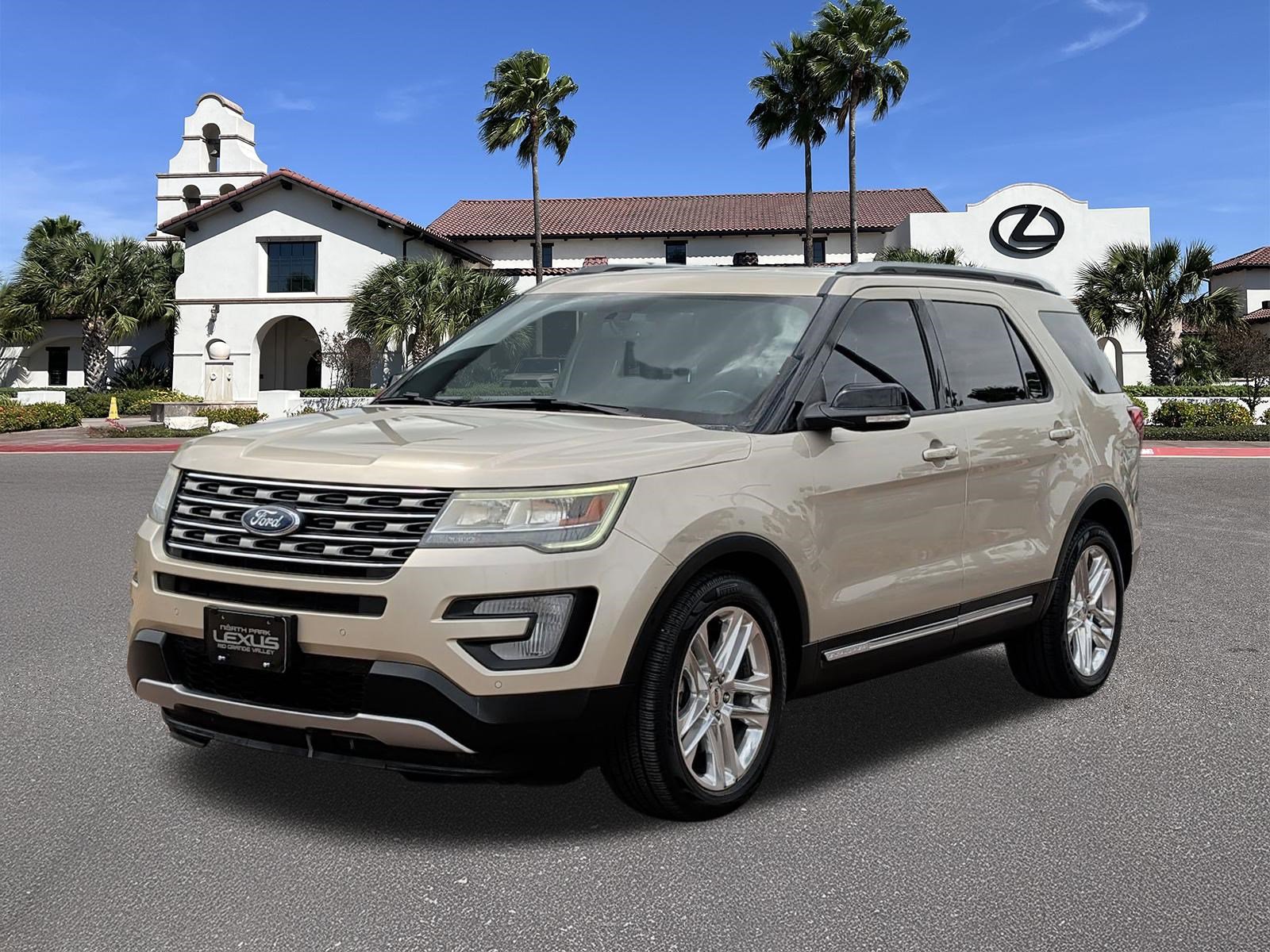 Used 2017 Ford Explorer XLT w/ Equipment Group 202A FWD image 5