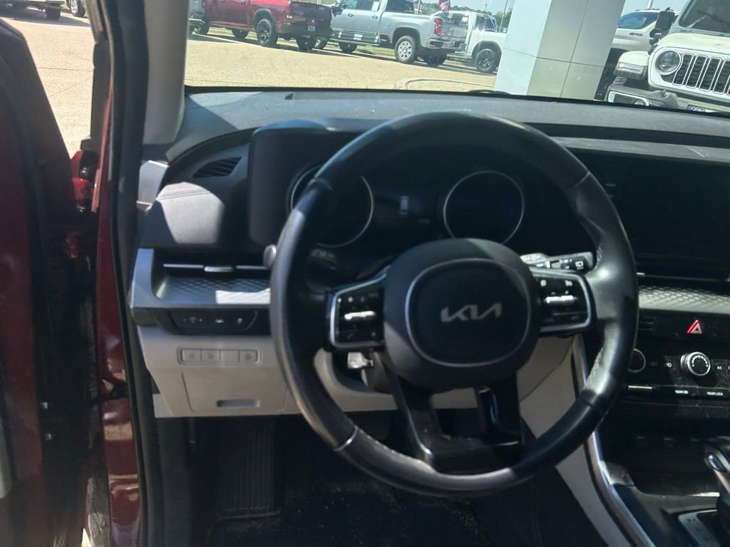 Used 2022 Kia Carnival LX image 5