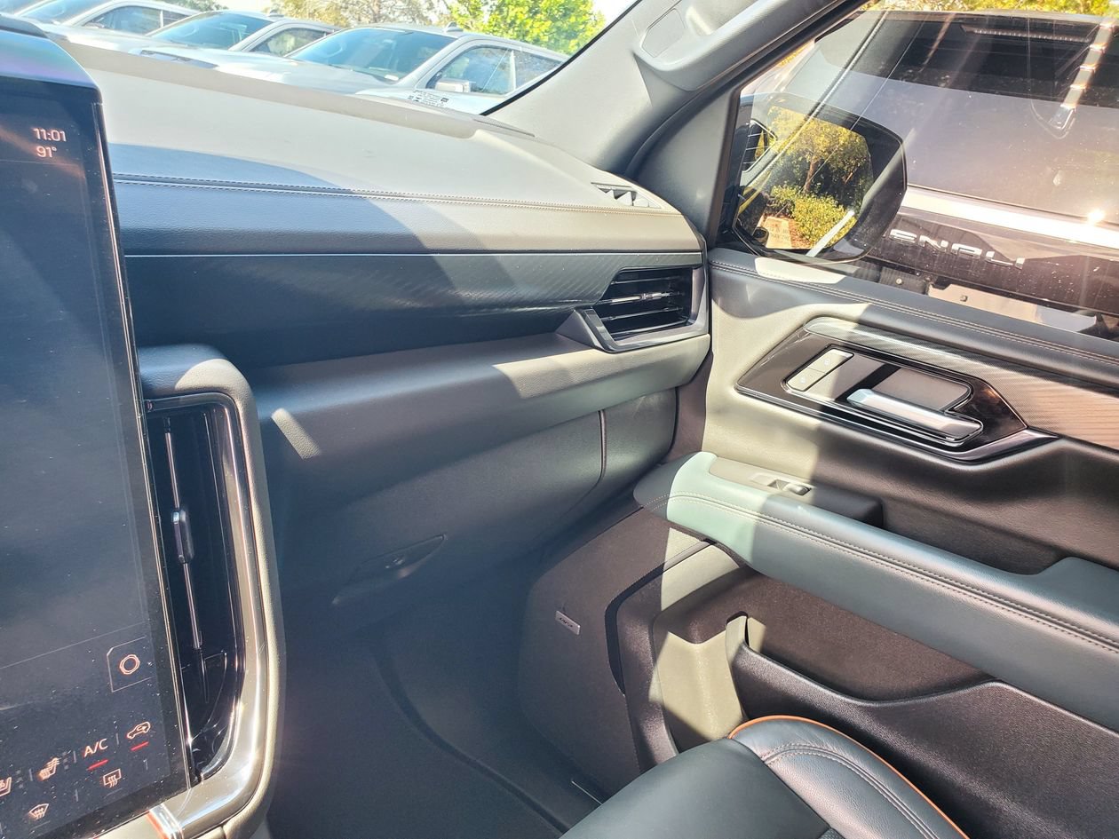Used 2025 GMC Yukon XL AT4 w/ AT4 Premium Package AWD/4WD image 24