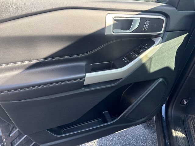 Used 2023 Ford Explorer XLT w/ Equipment Group 202A AWD/4WD image 16