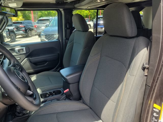 Used 2025 Jeep Wrangler Unlimited Sport AWD/4WD image 17