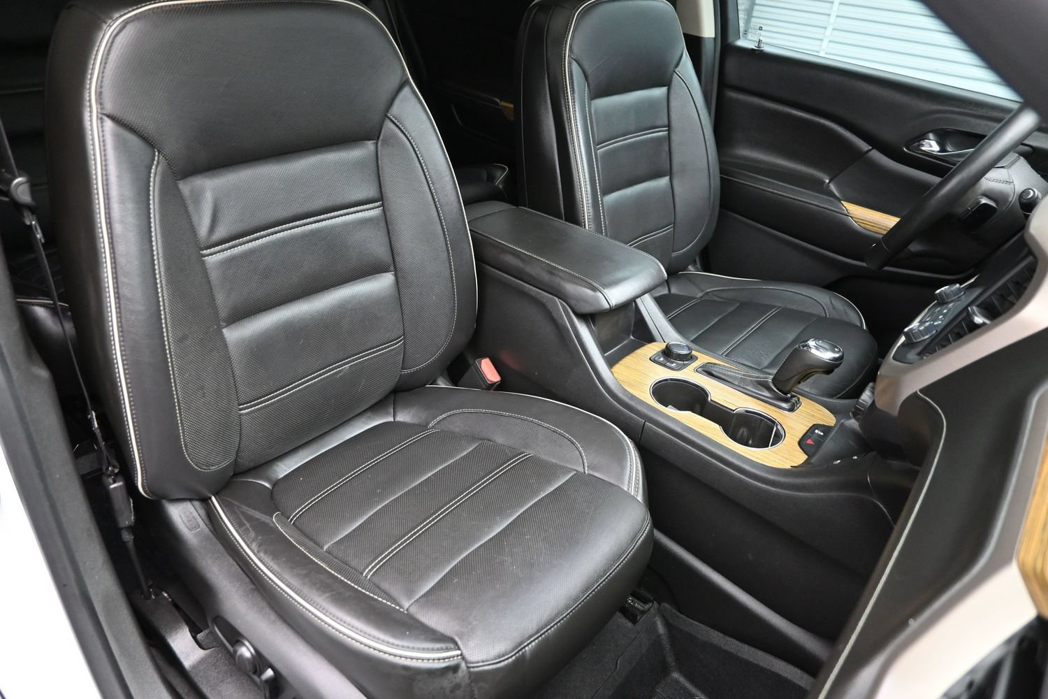 Used 2017 GMC Acadia Denali w/ Technology Package FWD image 40