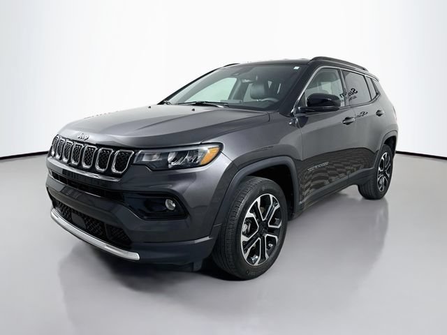 Used 2023 Jeep Compass Limited AWD/4WD image 3