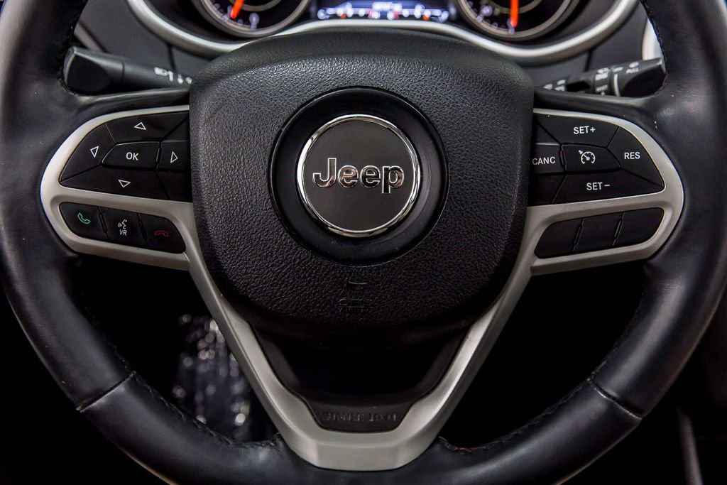 Used 2017 Jeep Cherokee Limited image 27