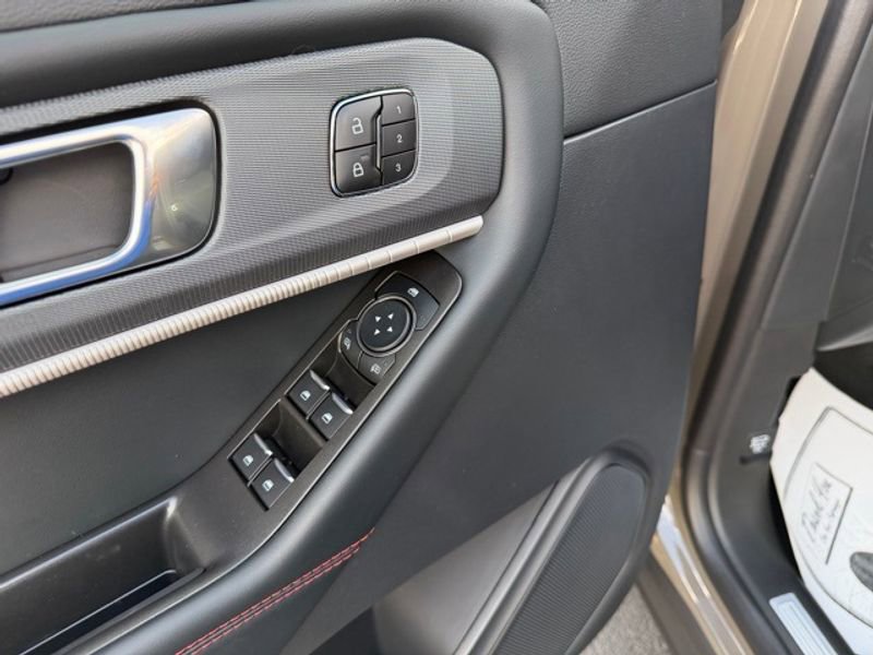 New 2026 Ford Explorer ST-Line w/ ST-Line Street Pack image 17