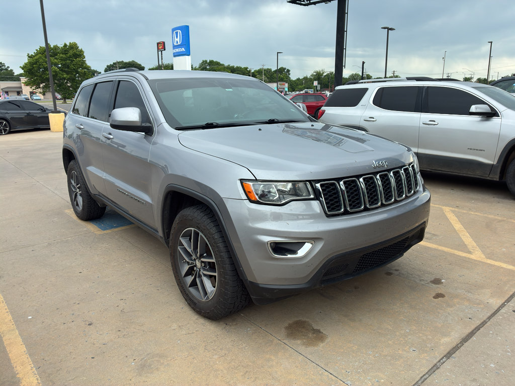 Used 2021 Jeep Grand Cherokee Laredo w/ Security & Convenience Group AWD/4WD image 1