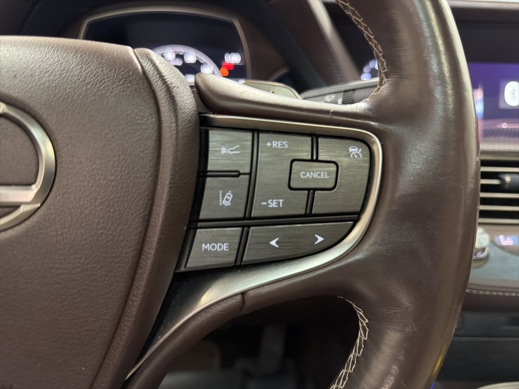 Used 2020 Lexus LS 500 w/ Accessory Package (Z2) image 18