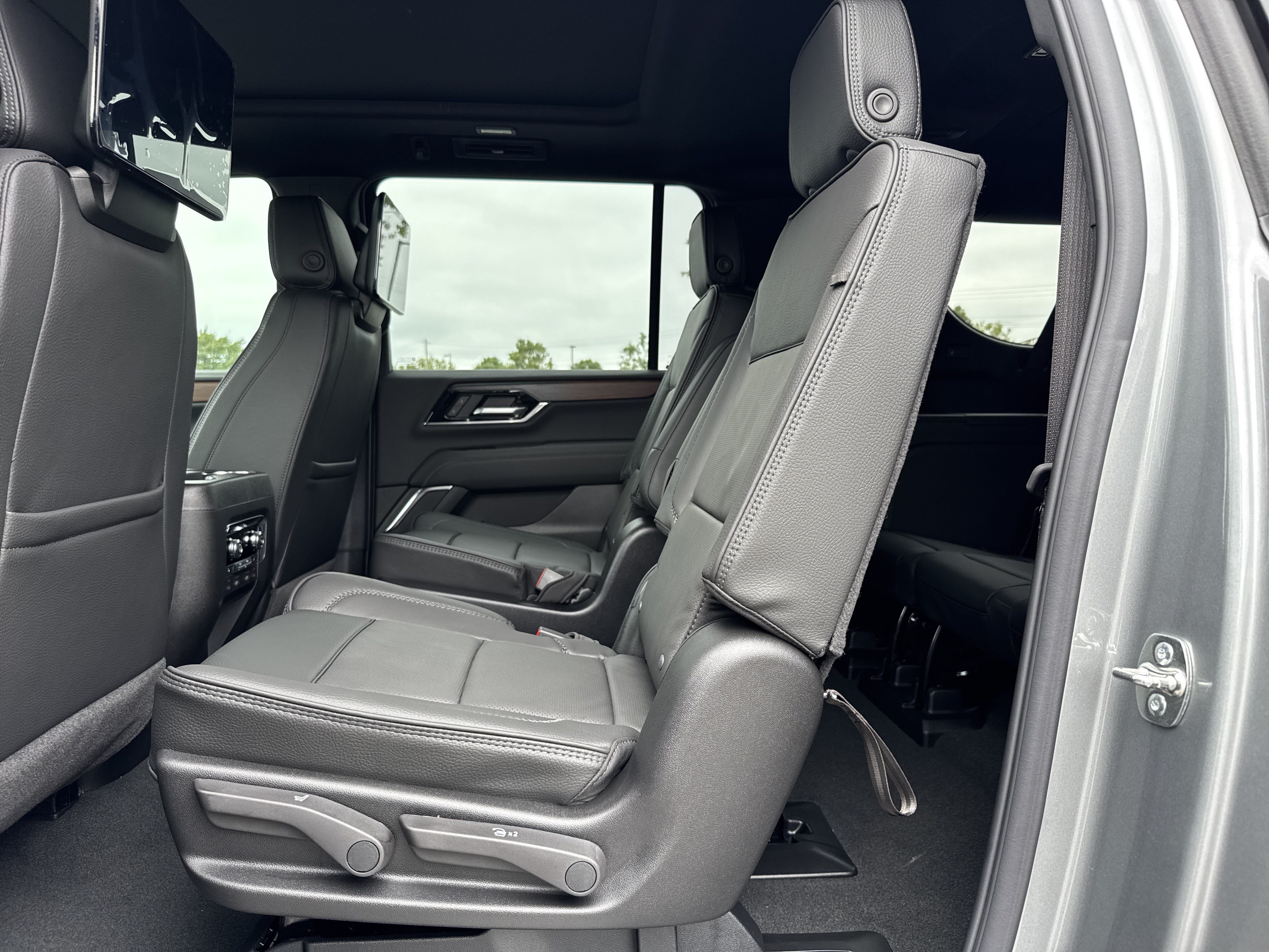 New 2026 GMC Yukon XL Denali w/ Denali Reserve Package AWD/4WD image 33