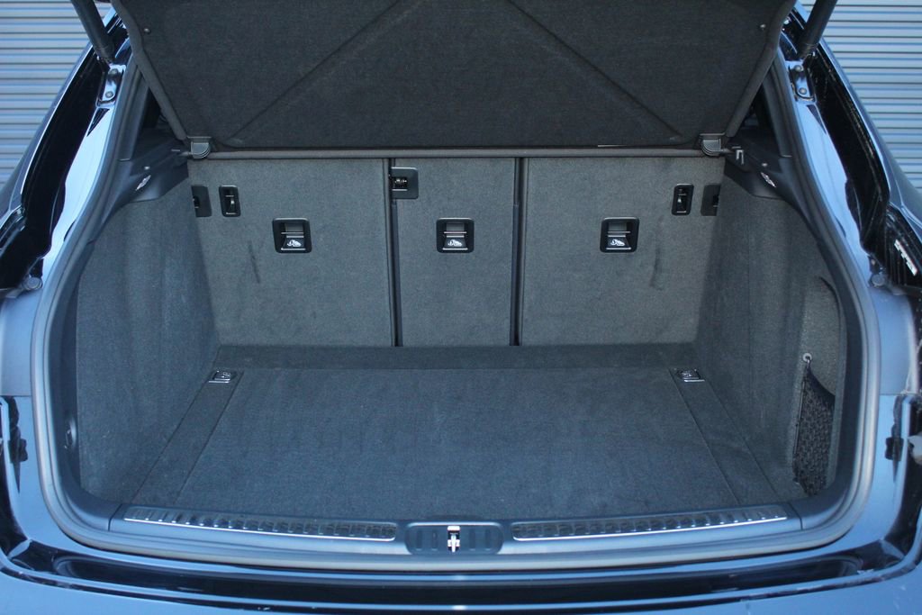 Certified 2025 Porsche Macan image 12