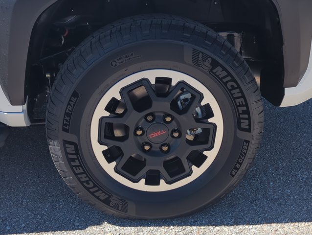 Certified 2025 Toyota 4Runner TRD Off-Road AWD/4WD image 28