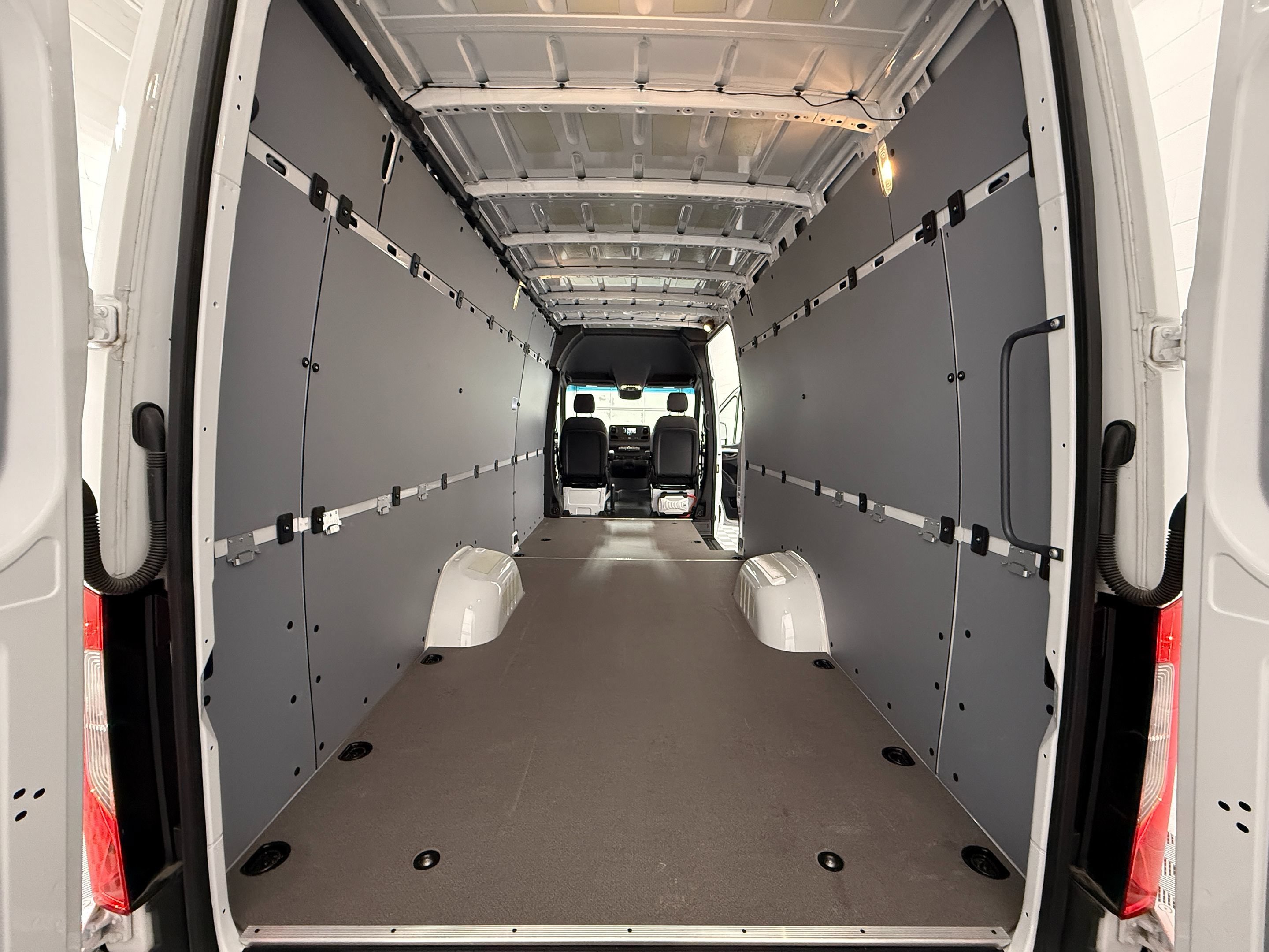 Used 2024 Mercedes-Benz Sprinter 3500 image 23