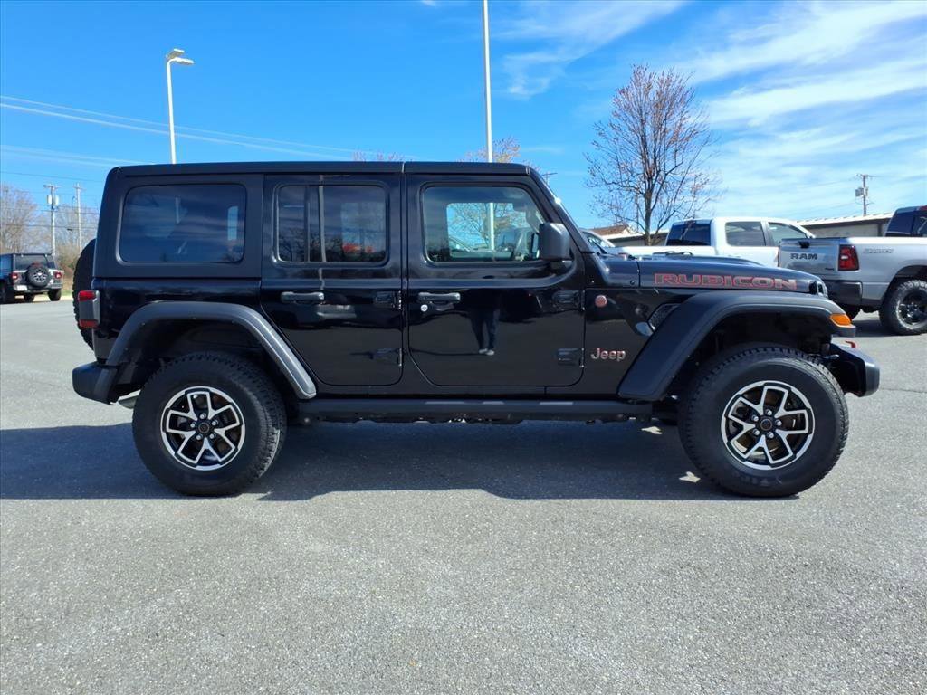 Used 2024 Jeep Wrangler Unlimited Rubicon image 3