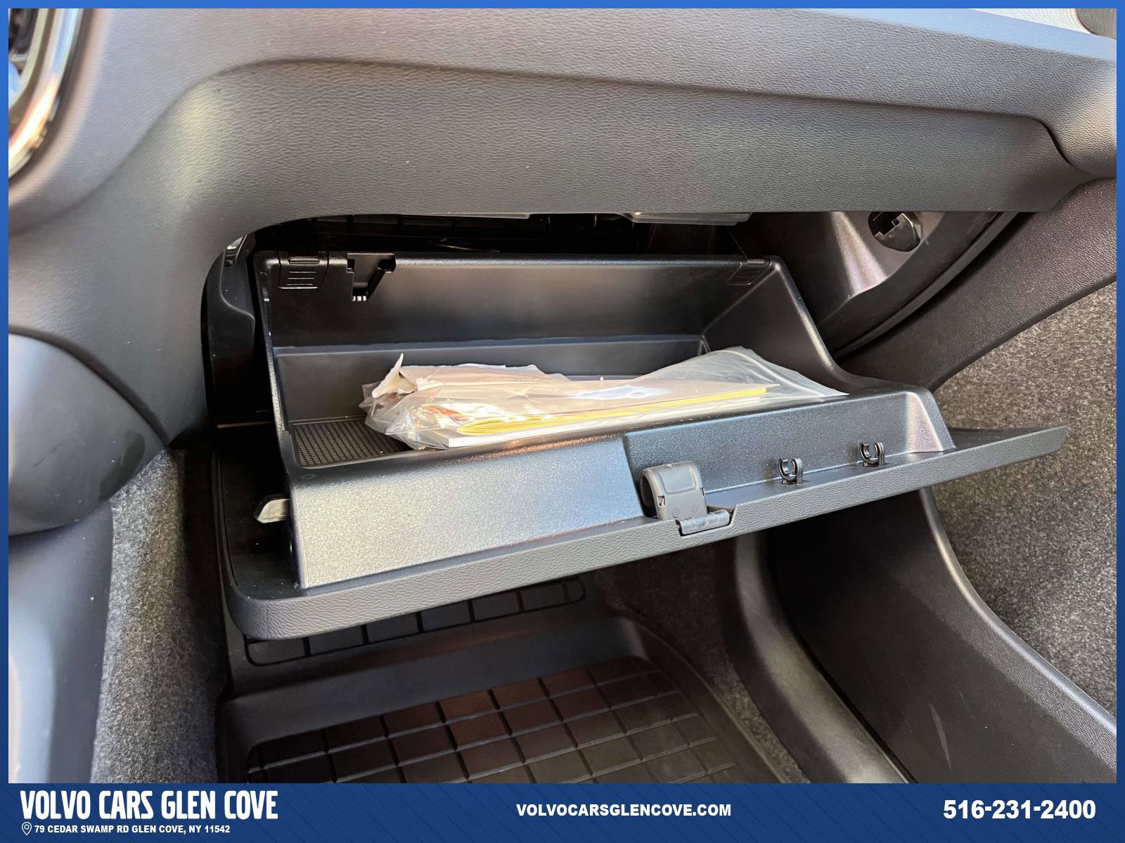 Used 2025 Volvo XC40 B5 Ultra w/ Protection Package Premier image 35