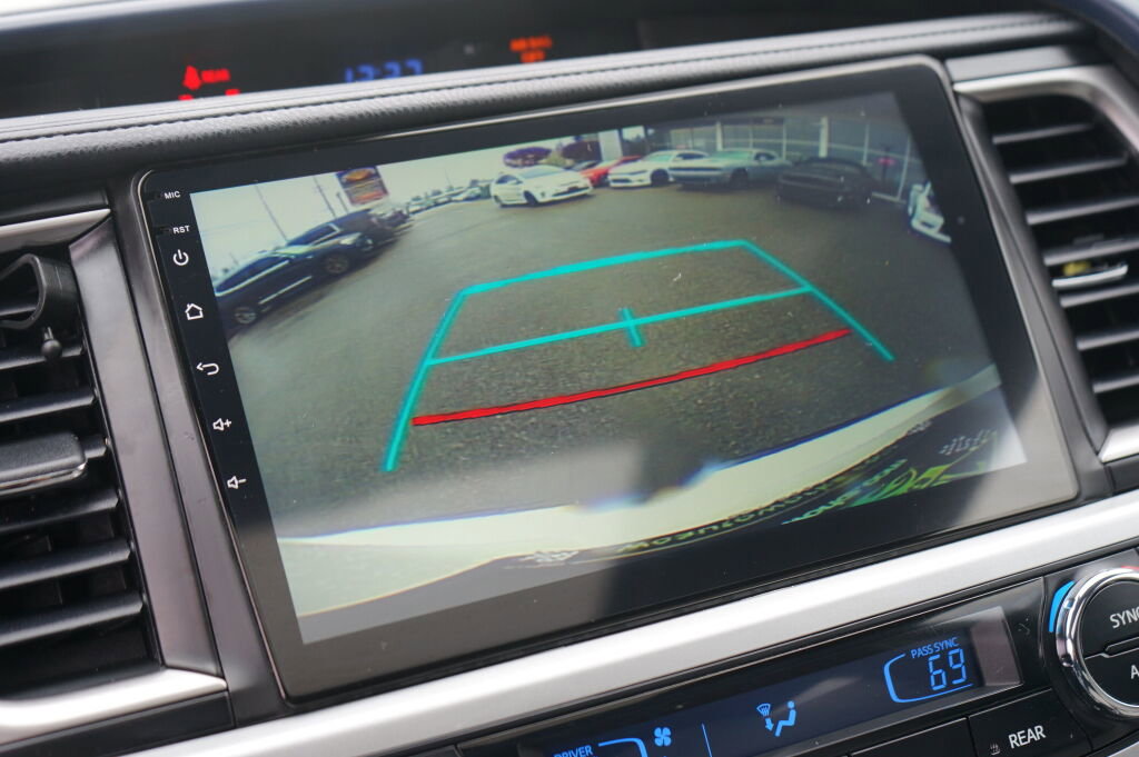 Used 2017 Toyota Highlander XLE image 18