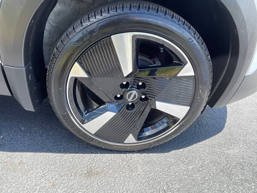 Certified 2025 Nissan Kicks SR FWD image 29