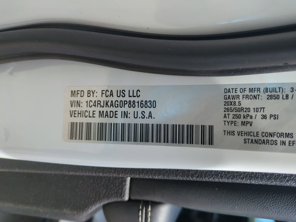 Used 2023 Jeep Grand Cherokee L Laredo image 39