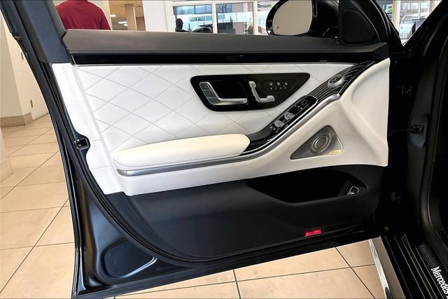 Certified 2022 Mercedes-Benz S 580 4MATIC Sedan w/ AMG Line Package image 17