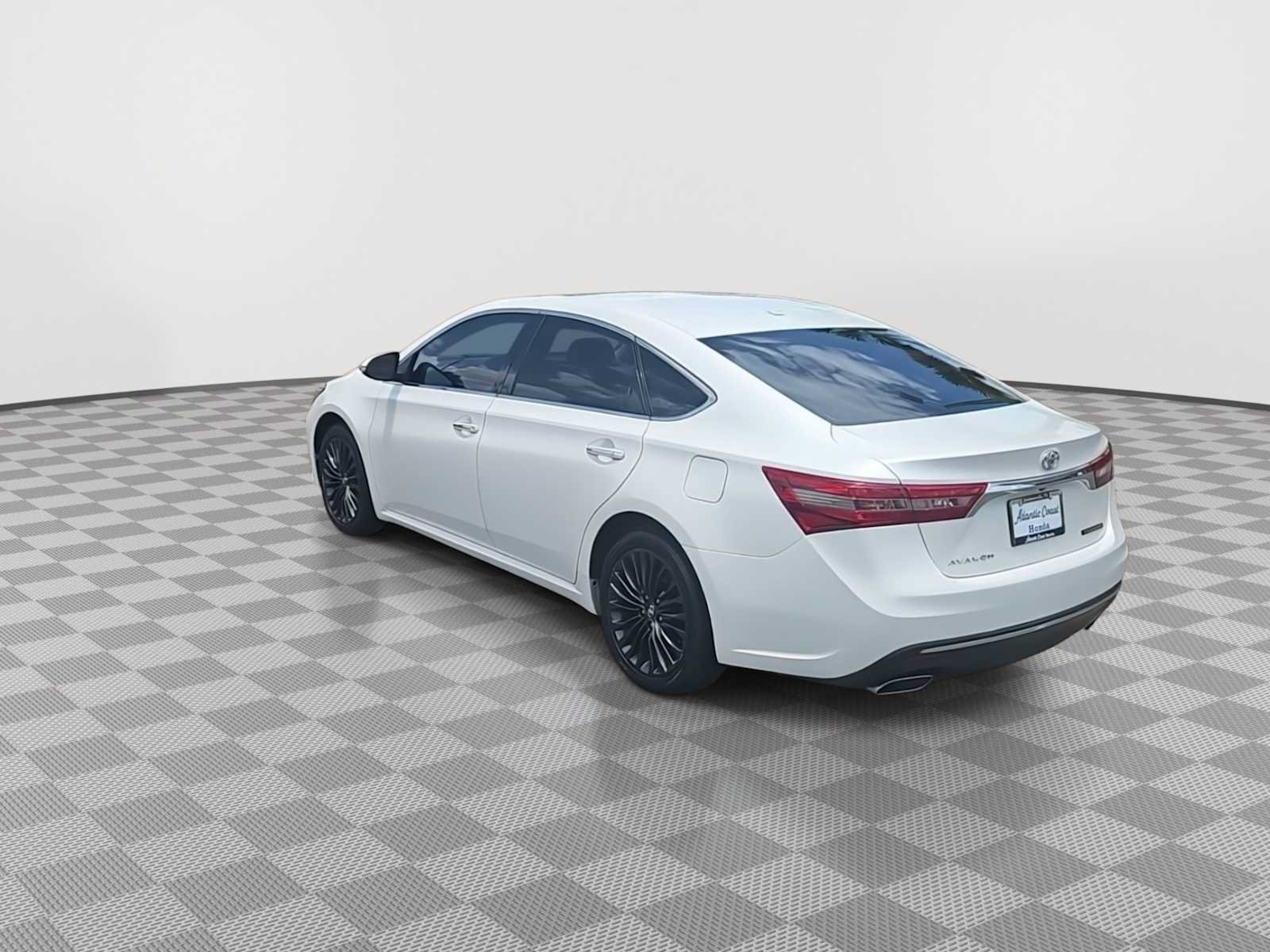 Used 2017 Toyota Avalon Touring FWD image 7