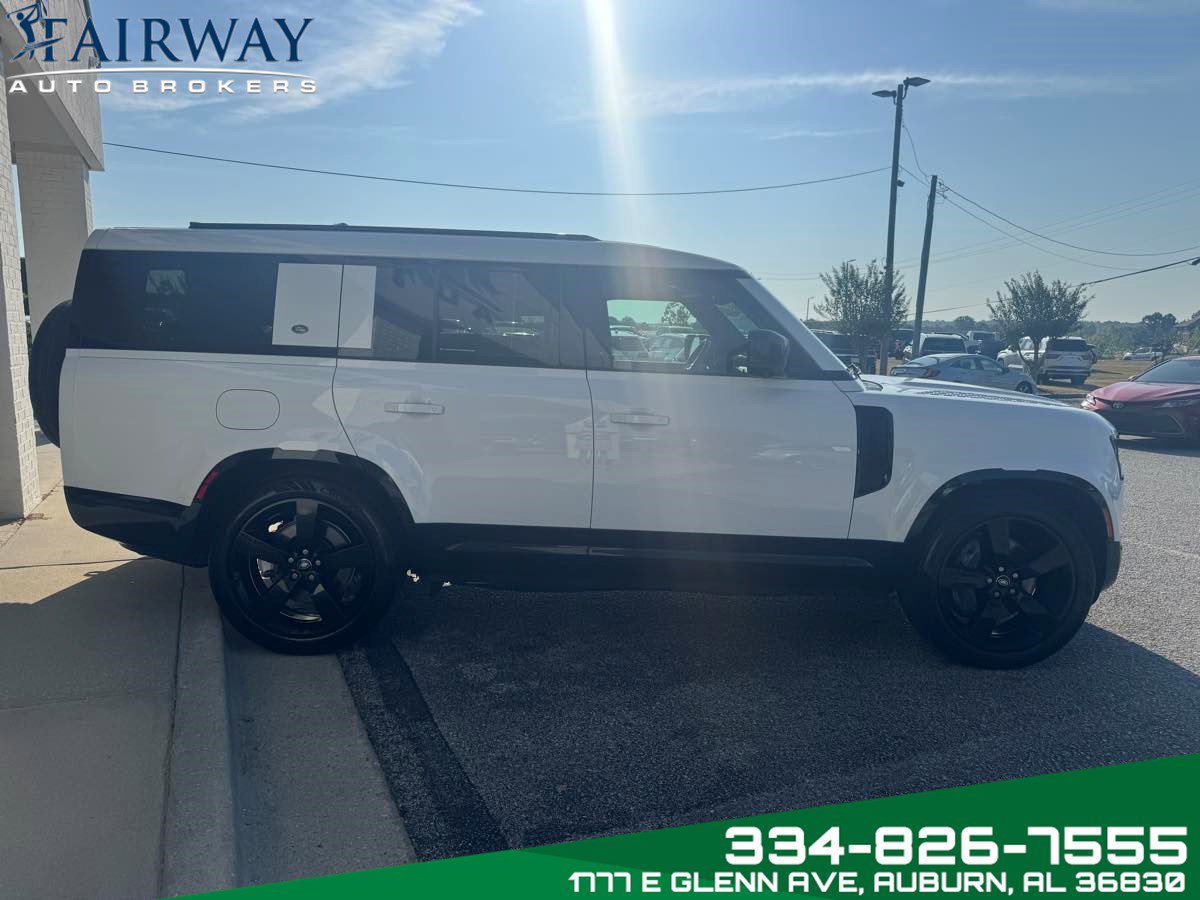 Used 2024 Land Rover Defender 130 X-Dynamic SE image 5