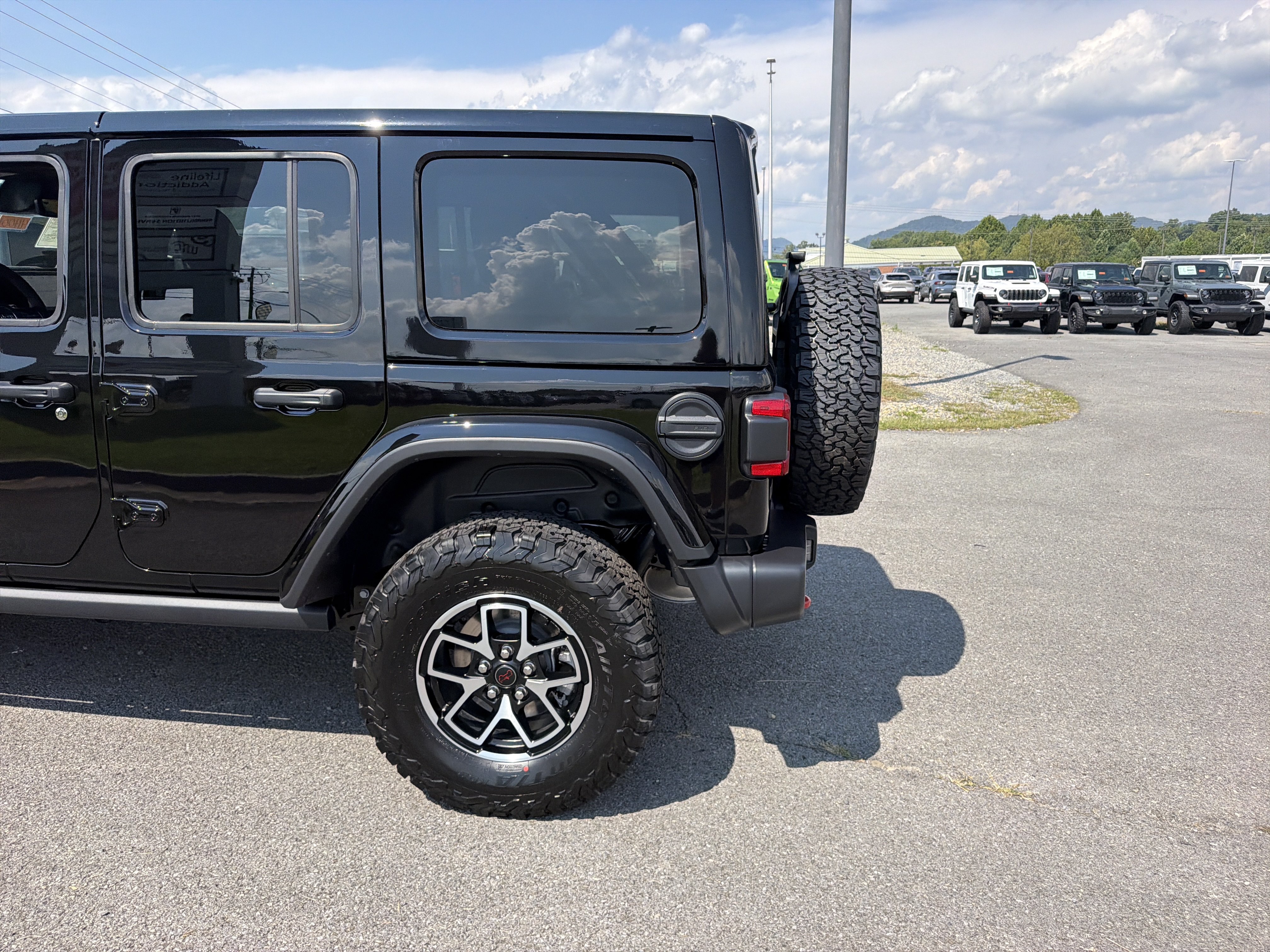 New 2027 Jeep Wrangler Unlimited Rubicon AWD/4WD image 9