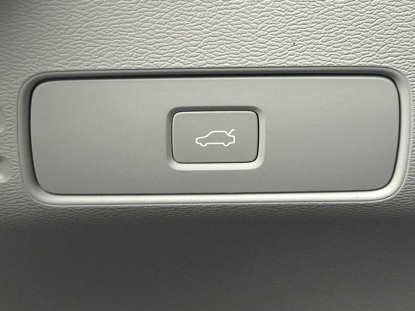 New 2026 Volvo XC40 B5 Plus w/ Climate Package image 38