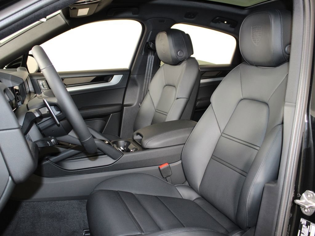 Certified 2026 Porsche Cayenne Coupe image 5