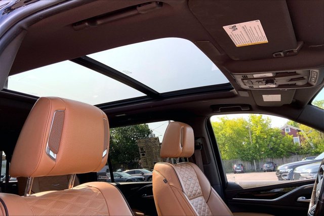 Used 2022 Cadillac Escalade ESV Premium Luxury w/ Performance Package AWD/4WD image 22