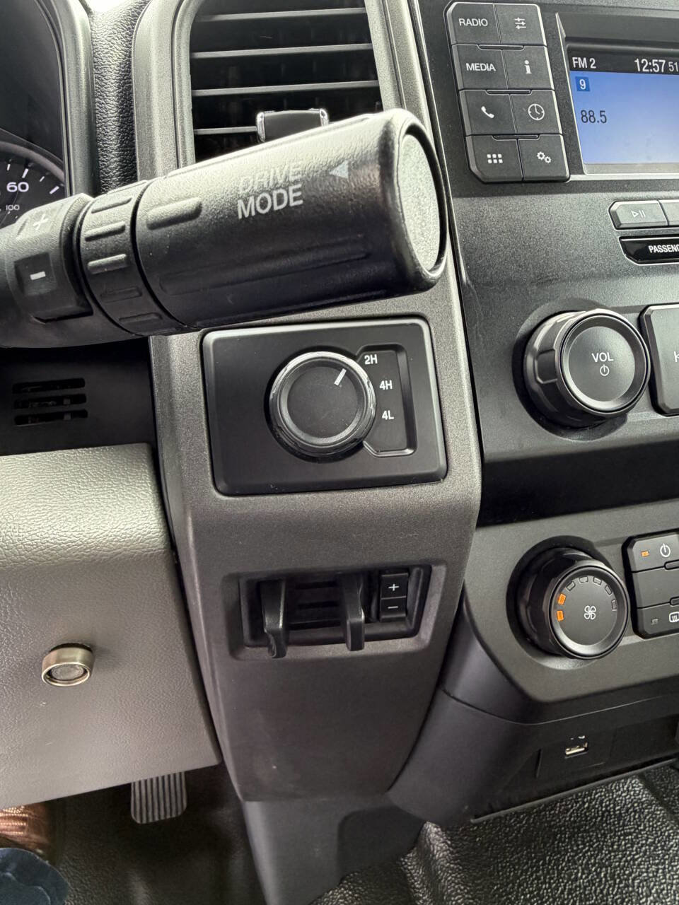 Used 2022 Ford F350 XL w/ Power Equipment Group image 21