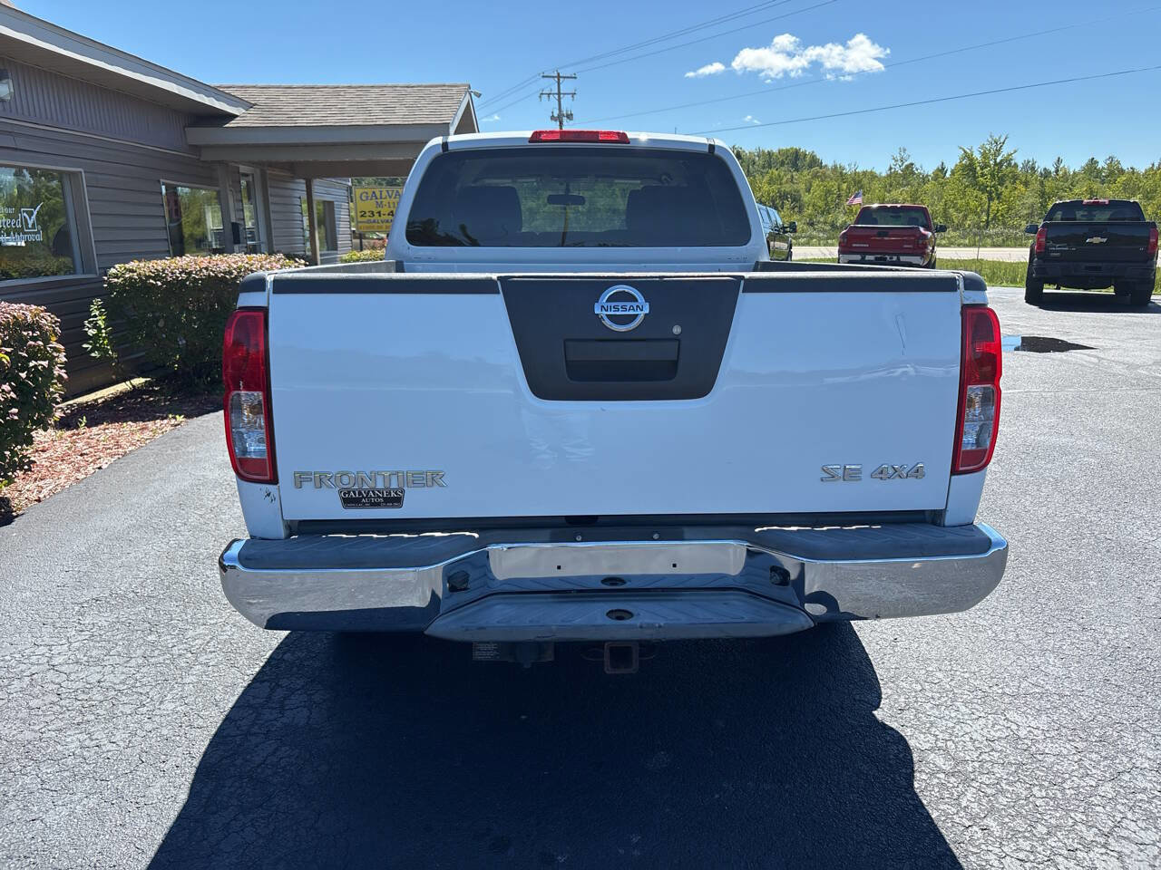 Used 2010 Nissan Frontier SE image 5