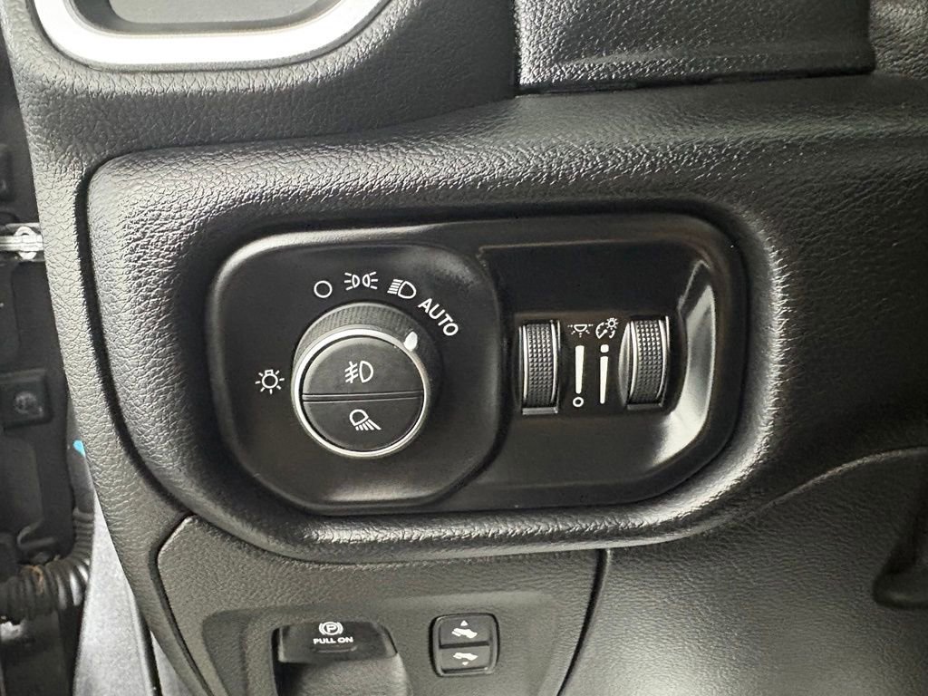 Used 2019 RAM 1500 Big Horn AWD/4WD image 19