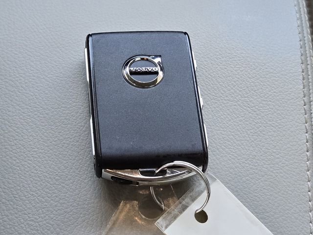 Certified 2023 Volvo XC40 B4 Plus w/ Protection Package Premier image 19