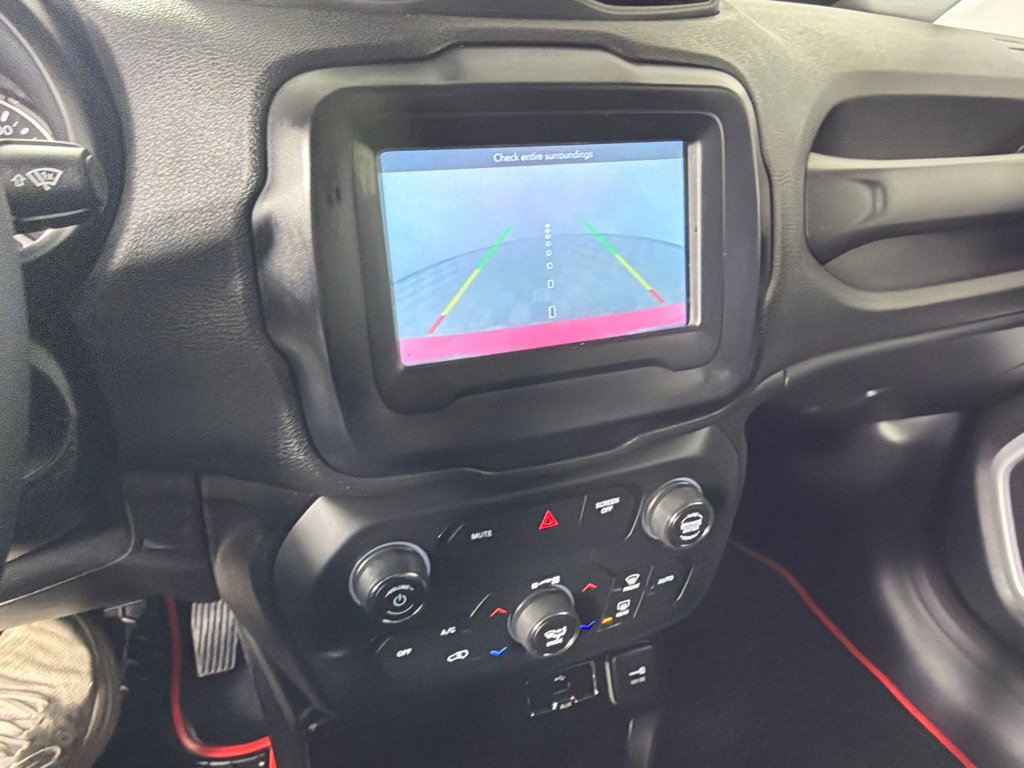 Used 2018 Jeep Renegade Latitude image 15