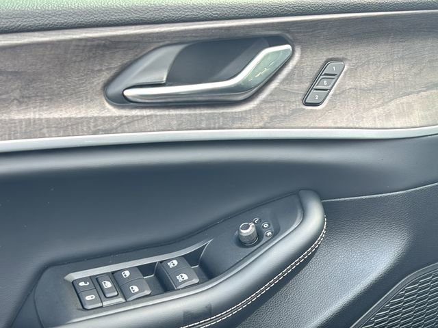 New 2025 Jeep Grand Cherokee L Limited w/ Luxury Tech Group II image 17