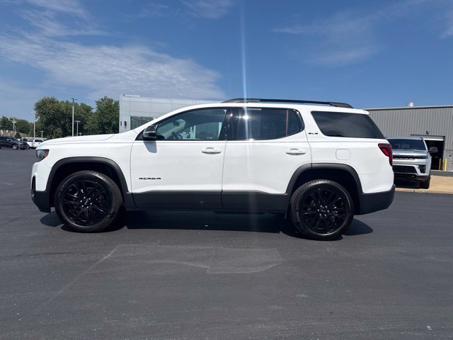 Used 2023 GMC Acadia SLE w/ Driver Convenience Package FWD image 4