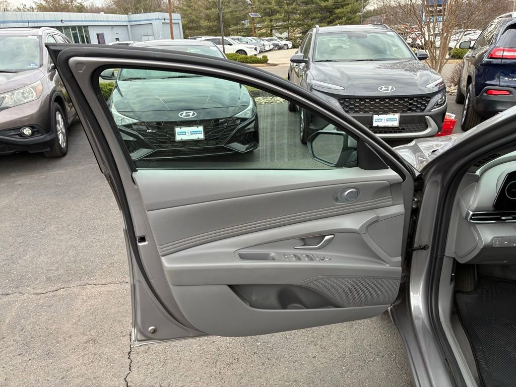 Used 2023 Hyundai Elantra SEL w/ Convenience Package FWD image 39