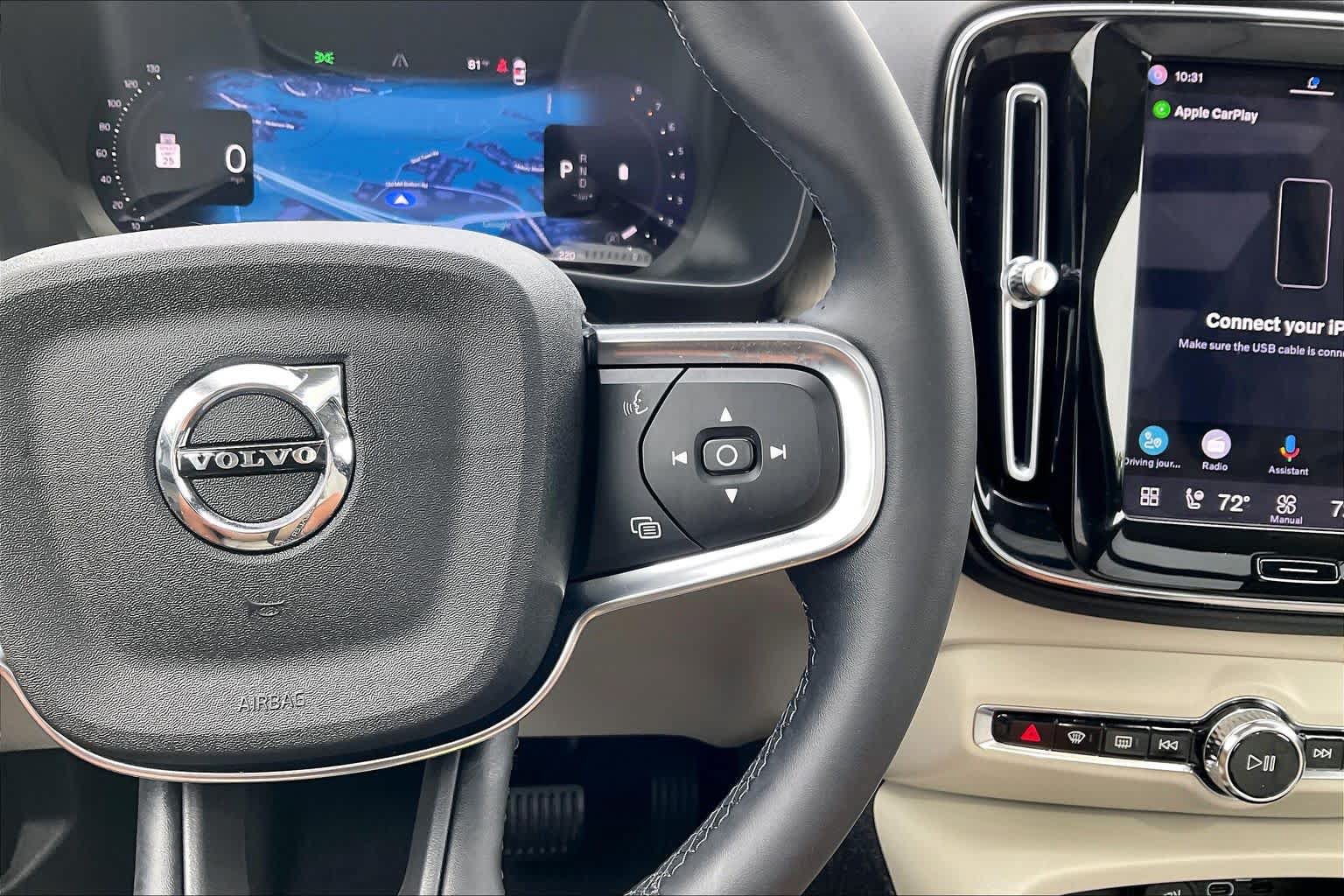 Used 2023 Volvo XC40 B5 Plus AWD/4WD image 26