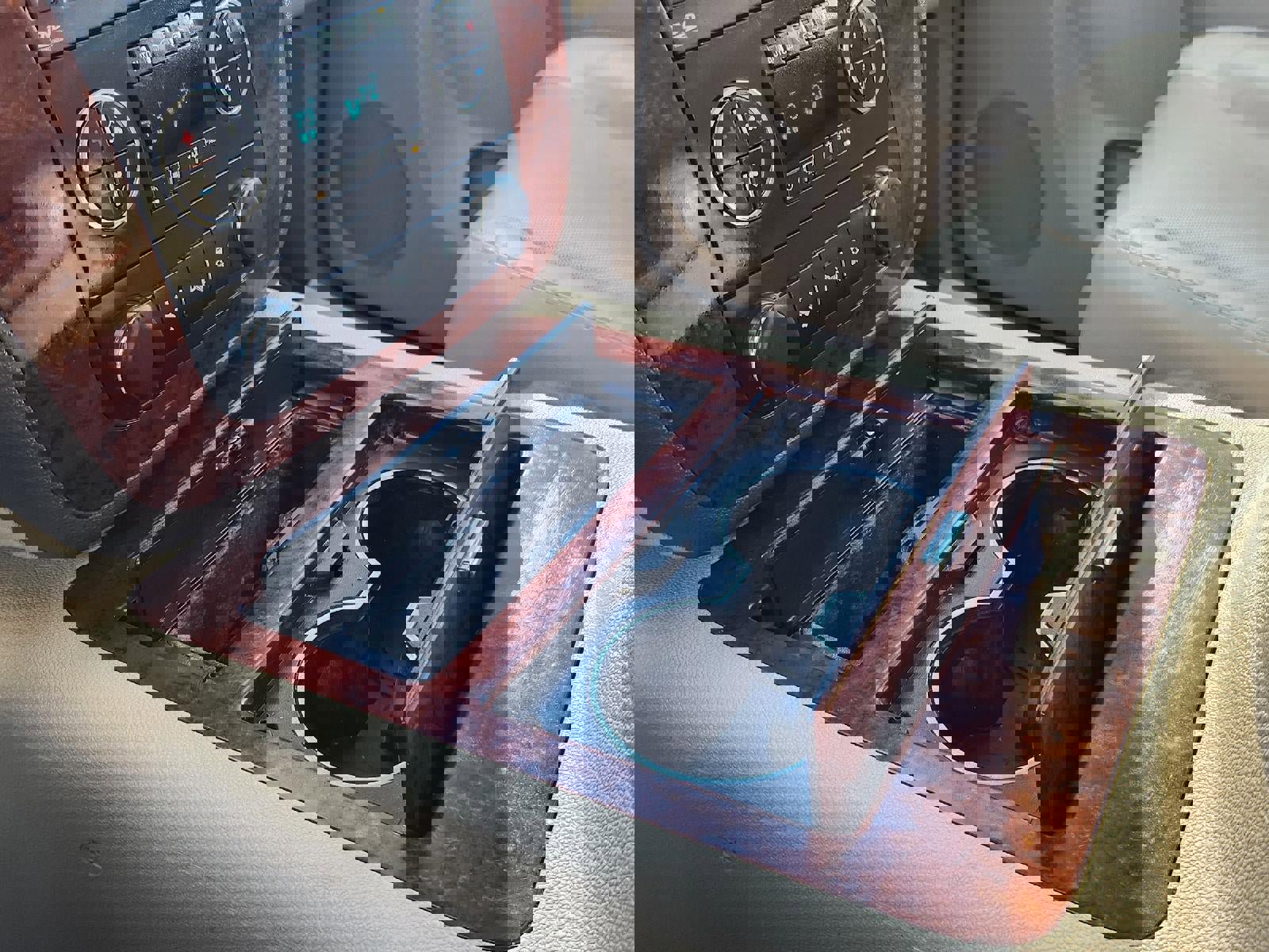 Used 2014 Chevrolet Suburban LTZ image 16