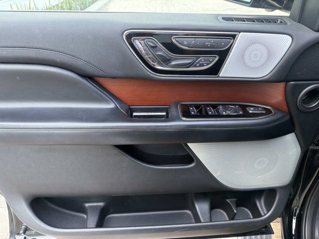 Used 2020 Lincoln Navigator Reserve w/ Equipment Group 208A Reserve AWD/4WD image 11