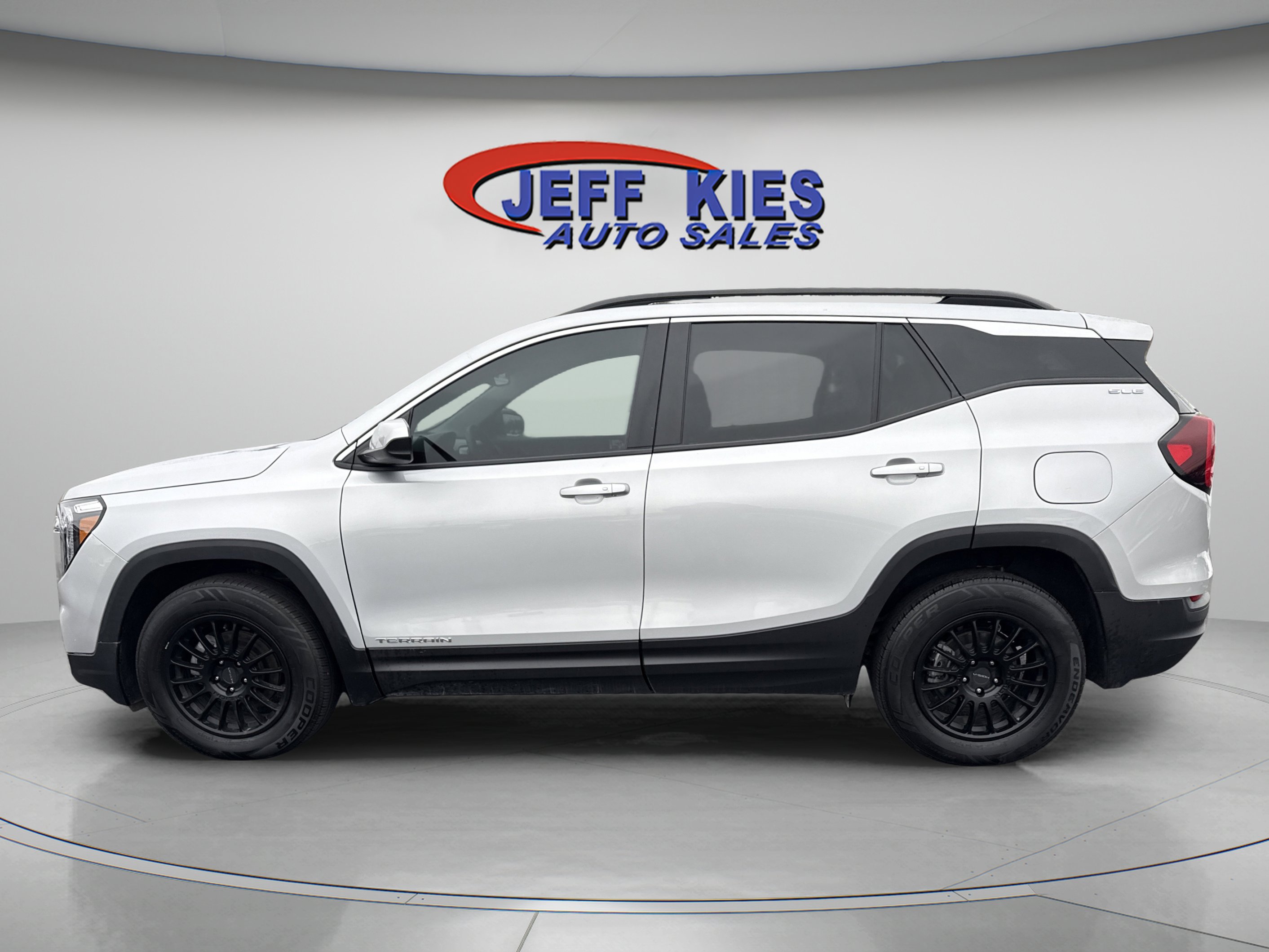 Used 2022 GMC Terrain SLE w/ Driver Convenience Package image 8