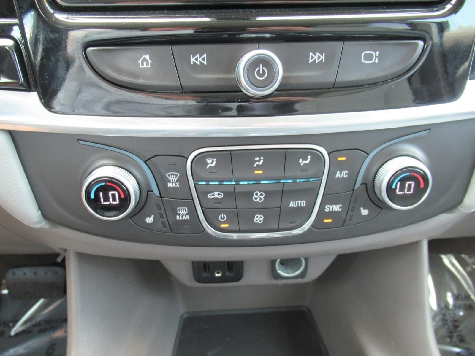 Used 2018 Chevrolet Traverse LT FWD image 28