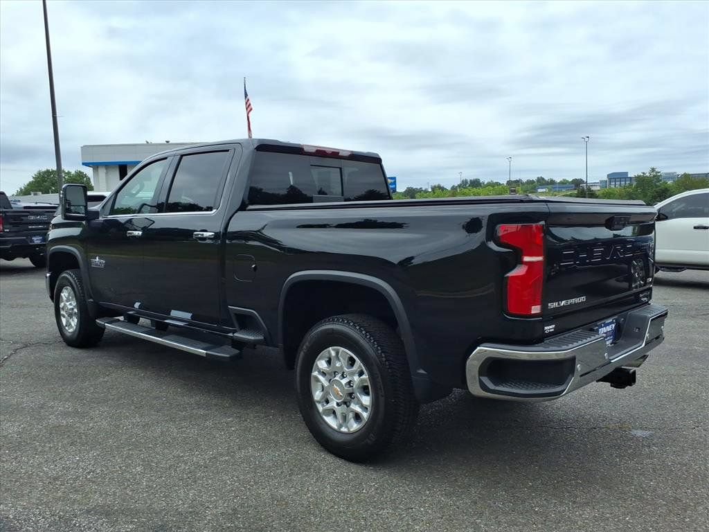 Used 2026 Chevrolet Silverado 2500 LTZ w/ LTZ Texas Edition AWD/4WD image 5