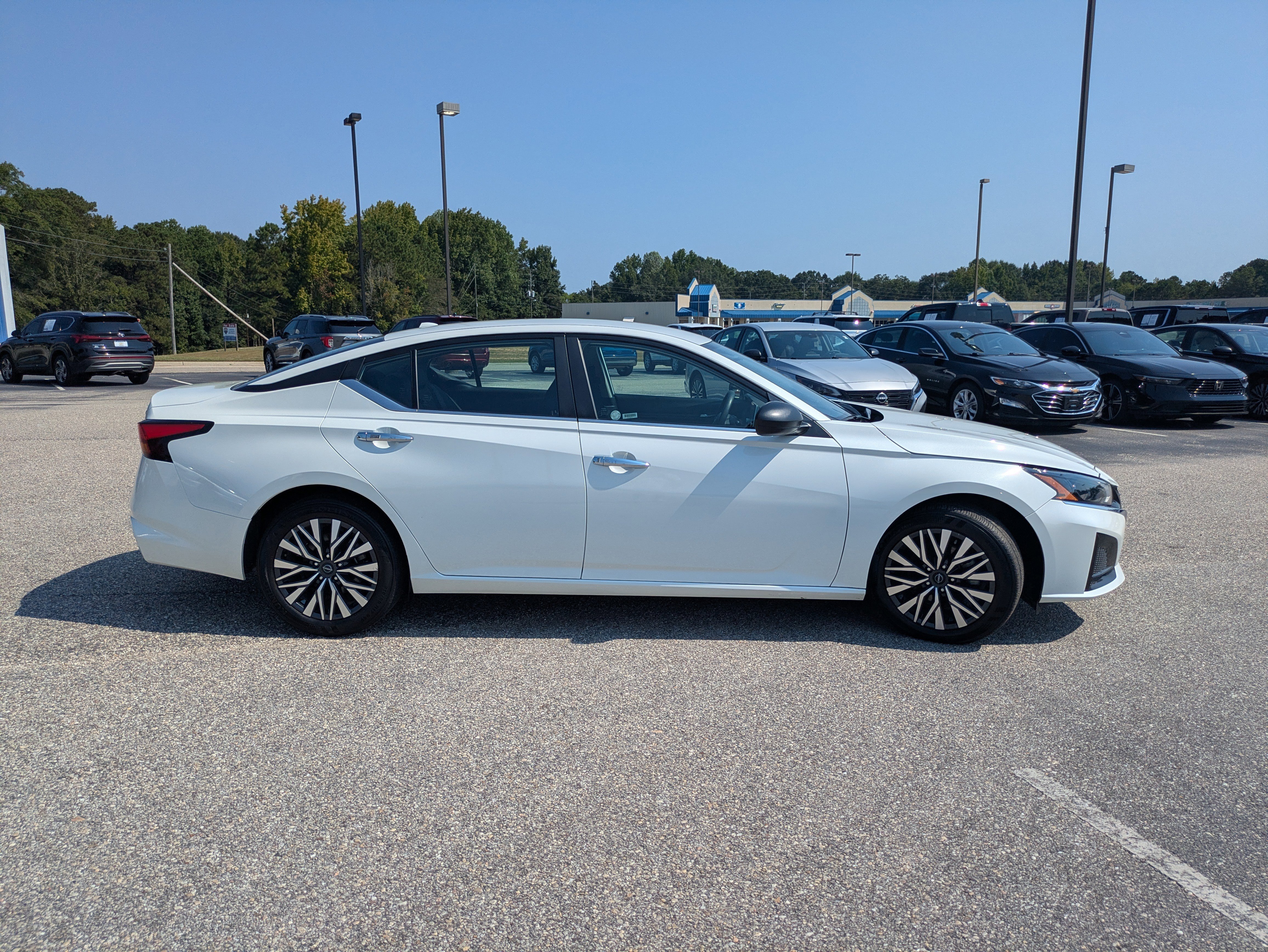 Used 2024 Nissan Altima 2.5 SV image 6