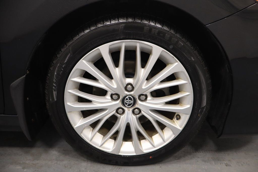 Used 2018 Toyota Camry XLE image 28