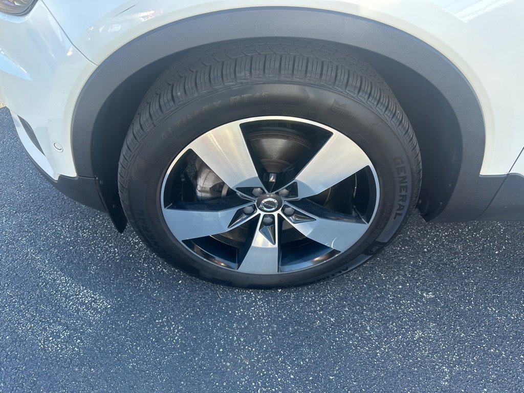 Used 2019 Volvo XC40 T5 Momentum image 7