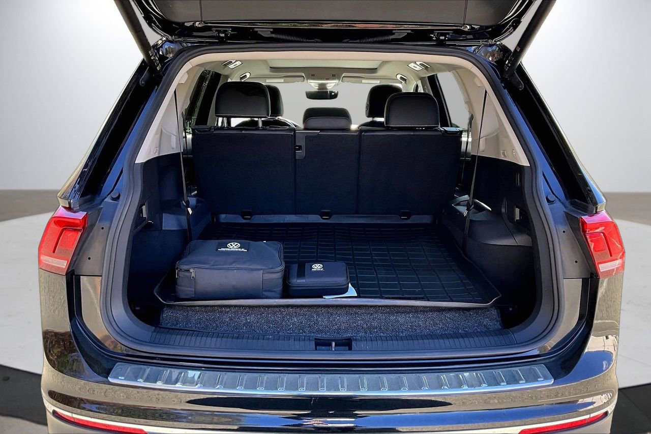 Used 2022 Volkswagen Tiguan SE w/ Panoramic Sunroof Package image 25
